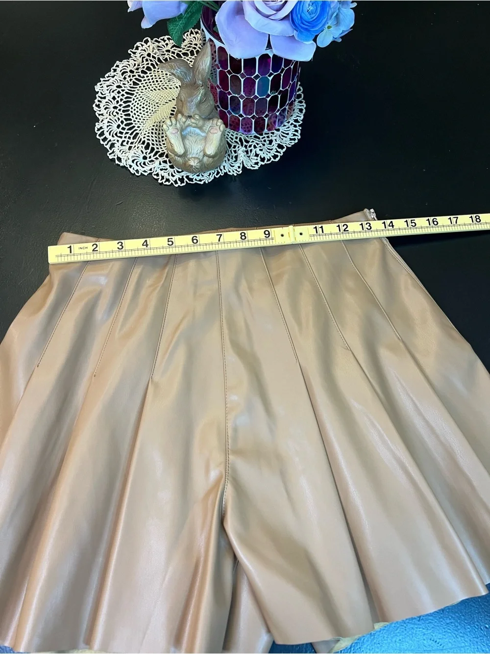 Entro Boutique NWT Tan Pleated Faux Leather High Waisted Shorts Sz S Trendy‎